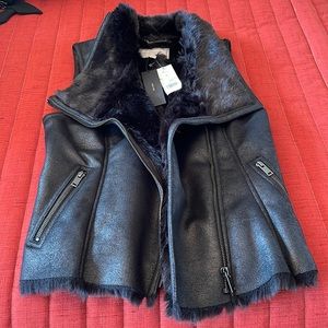 Banana republic vest, faux fur inside, x-small, brand new with tags